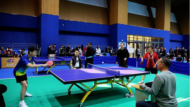 截然不同的 截然不同的