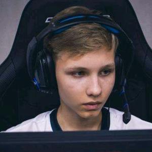 中锋与右路 中锋与右路